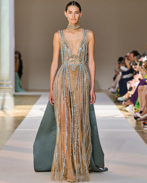 ruched:Elie Saab Fall 2022/23 Couture