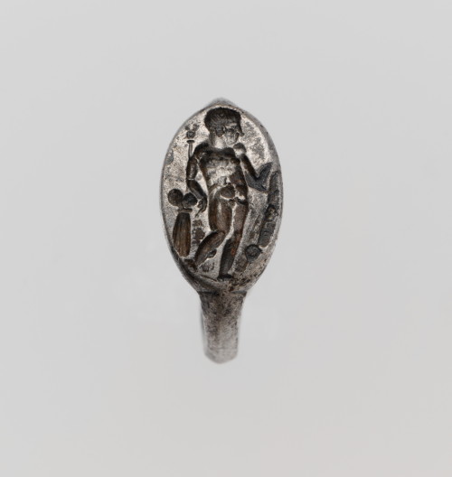 via-appia: Silver ring, Hermes leaning on columnGreek, late 5th century B.C.