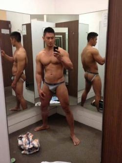 j-aime-asian-men:  Wow.. nice junk