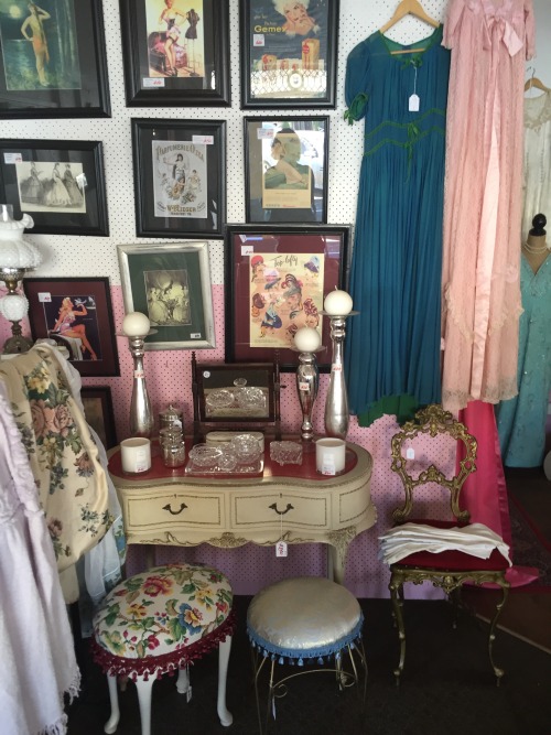 taminaastrid:  I went to an antique shop in an old theatre in the middle of nowhere and it was beautiful