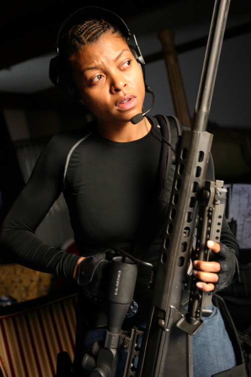 bklyn-bred:  fuckyeahsavagesistas:  Taraji P. Henson as Sharice Watters in SMOKIN’ ACES – 2006   👀👌🏽👌🏽👌🏽