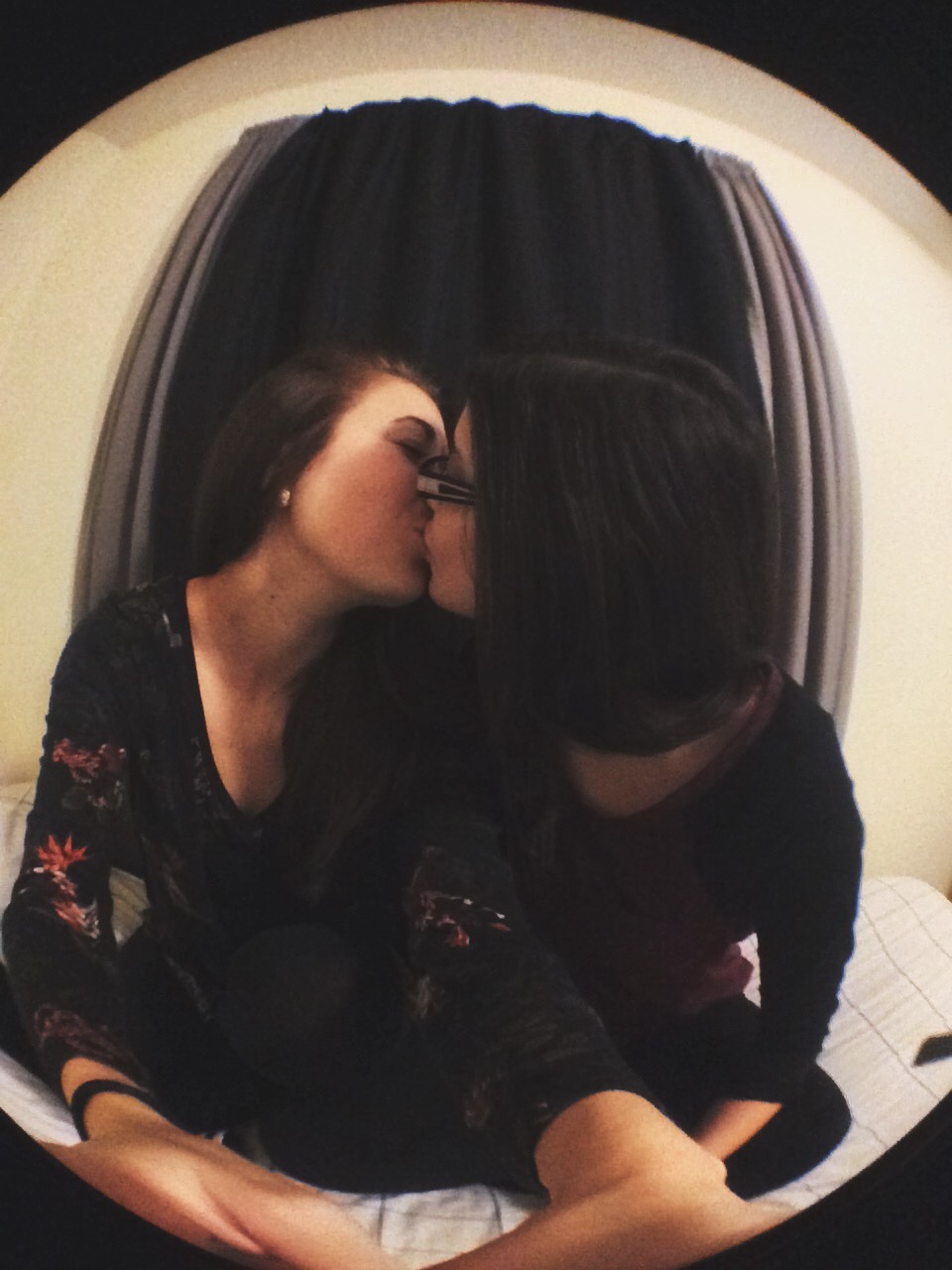 lliduac:  thesongbirds:  I couldn’t have asked for a better New Years kiss this