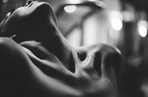 rauro100:  Collarbones by W A Y W A R D W A N D E R E R on Flickr.Collarbones