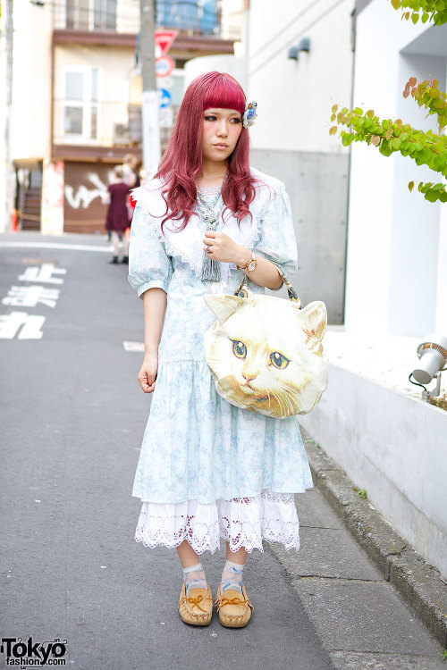 tokyo-fashion:  Harajuku girl wearing a vintage Gunne Sax dress with an Ahcahcum Muchacha bag and a large tassel necklace.