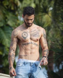 boysnman:  Too much tatoos but…. who cares????