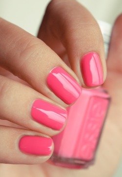 michelleperegrina:  Pink Nails on We Heart