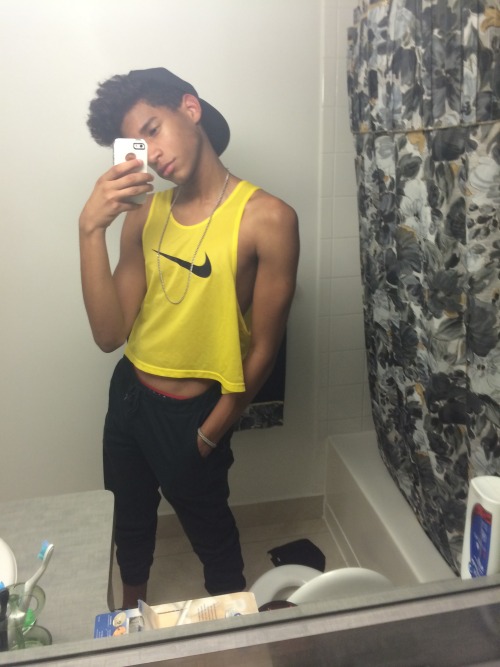 dunkinthesenuts:Is it too late for #BlackOutDay???