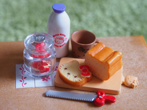 so-many-minis:Milk and Bread by fishmo on Flickr.