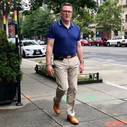 pizzaotter:  daddiesonthego:  Tight Blue Polo Daddy on his way to meet friends for drinks in Logan Circle.  Nothing shouts DILF like a belt clip iPhone case 😂