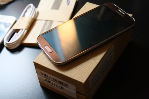 patterns-of-solitude:  My new Samsung Galaxy S4 in Brown Autumn, so classy.