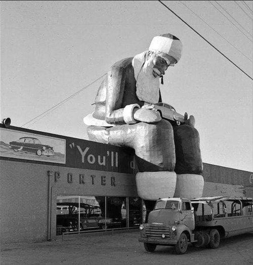 Wilwheaton:  Vintageeveryday:giant Santa Claus At Porter Chevrolet In Dallas, Texas