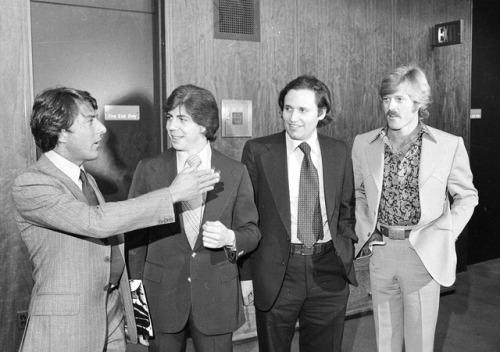 Dustin Hoffman, Carl Bernstein, Bob Woodward and Robert Redford at the 1976 premiere of “All t