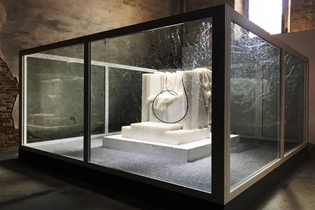 eelbergine:Sun Yuan &amp; Peng YuDear, 2015Venice Art Biennale 