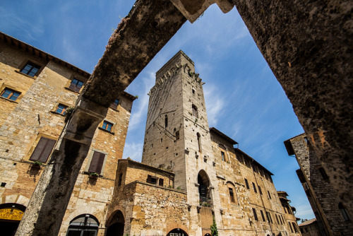 mostlyitaly: San Gimignano (Tuscany, Italy) by ChanoSSE on Flickr.