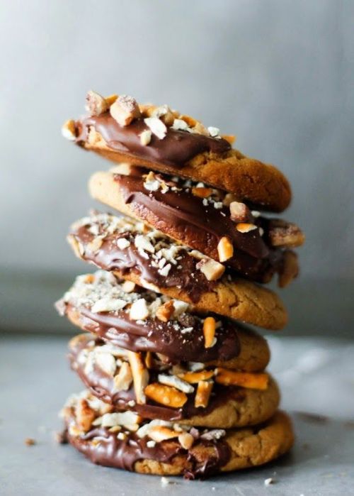 confectionerybliss: Chocolate-Dipped Peanut Butter Cookies | A Cup of Jo