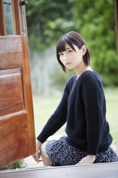 keyakizakamatome: 欅坂46 駆け上るまで待てない！ 志田愛佳 Hustle Press part 2 reblogged with tintum.