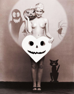 theterrorinthenight:  Vintage topless Halloween greeting card