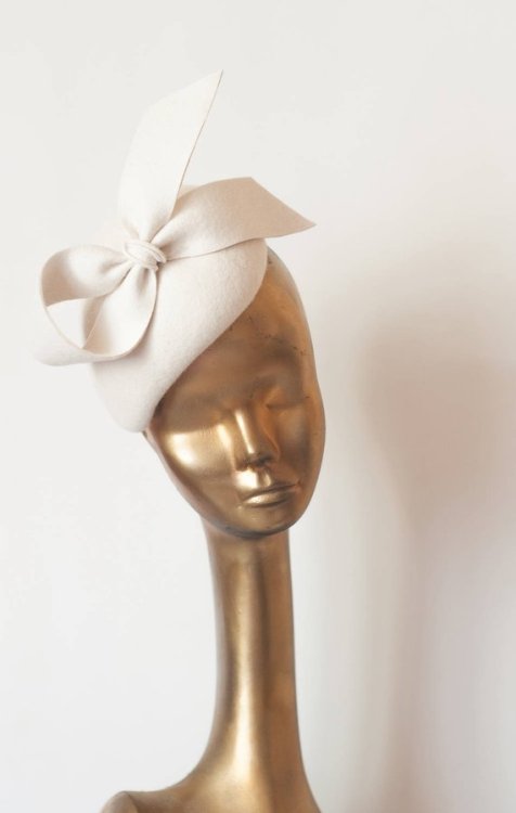 Modern Cream Fascinator //ancoraboutique