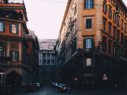 asheathes:Rome is so easy on the eyes // instagram