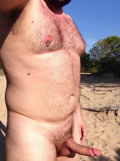 sepdxbear:  Damn.  He is an incredibly hot man bearsilike:  Wohoo! 1000 followers!! As promised here’s my celebration photoset of naughty selfies I took at the beach for you guys ;) hope you like them. 