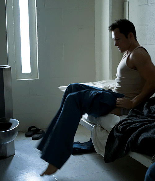 TARON EGERTON Black Bird 1.06 "You Promised"