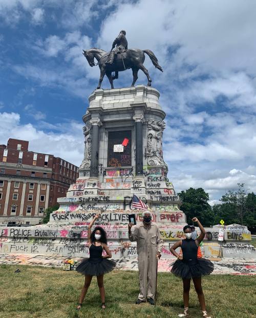 2tuff:Photos by Marcus Ingram (IG: @junglebrother) at soon-to-be dismantled Robert E. Lee Statue on 
