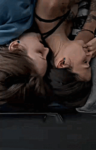 lezkissgifs: