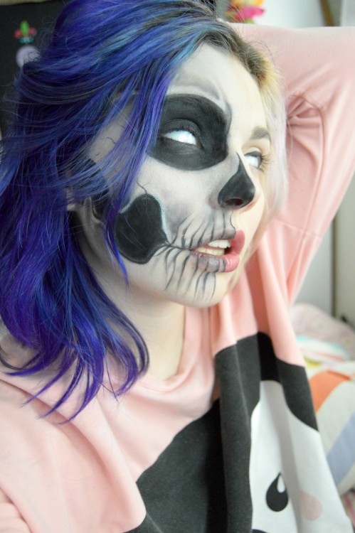 prince-cake:More skull makeup inspired by @spencerofspace! The teeth still need work, but dang do I 