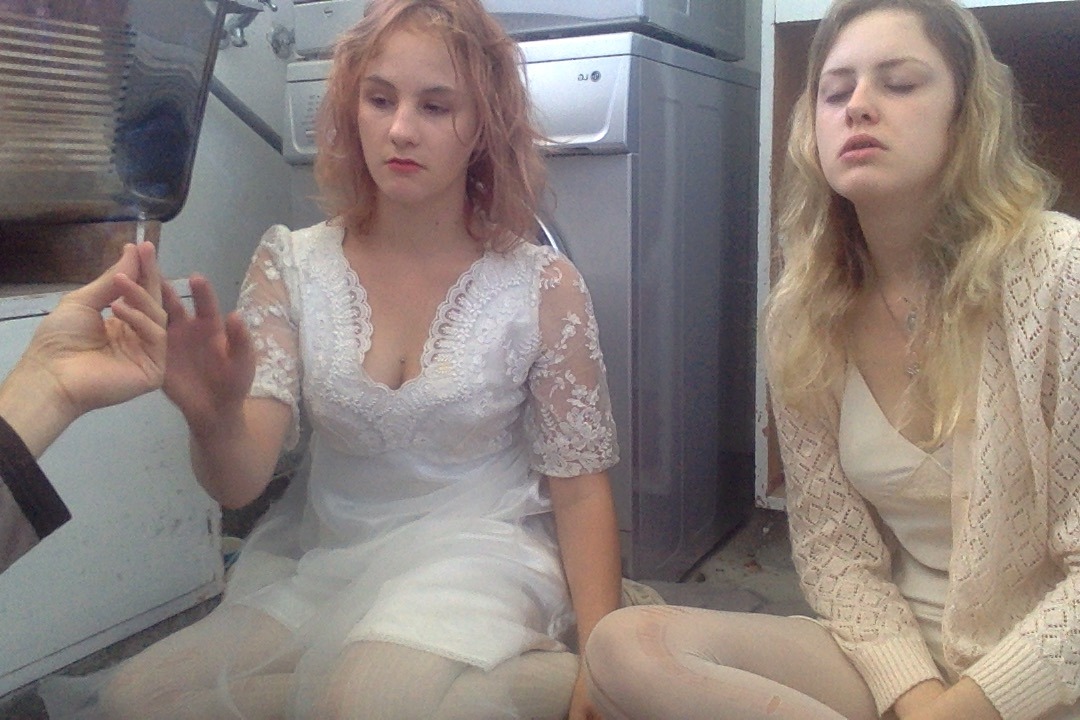 marijuwanna-erection:  doin laundrey