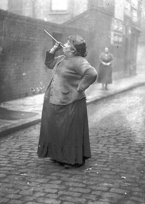 Mary Smith Earnt 6 Pences A Week To Wake People Up With Dry Peas She Shot On Windows&Amp;Hellip;