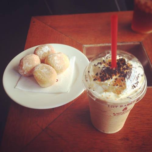 ☕️ #baresso #food #coffee #doughnuts #yum (her: Baresso Vimmelskaftet)