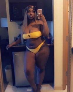 meatgod:  thickassindy:  looking like a chocolate banana lol 👅  Beautifully designed and crafted, meatGod approved 