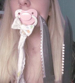 cloudninebrat:playing with daddys big knifes always makes me wet