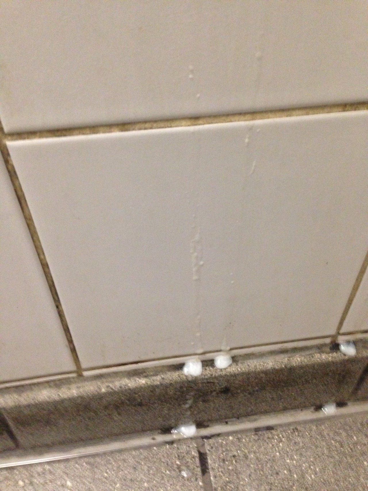 cottager:  publiccumstains:  Found in London: FRESH CUM IN ONE OF LONDON’S BUSIEST