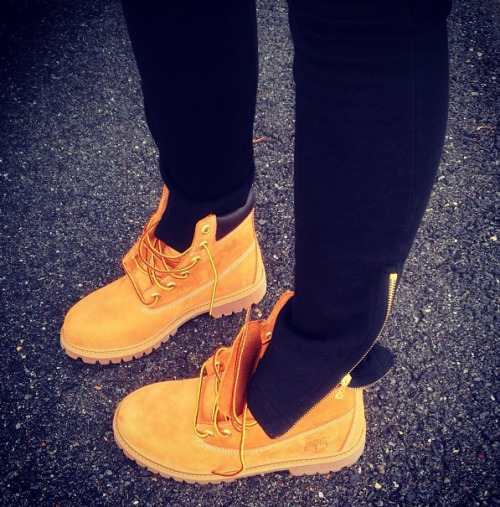 redlipslikevenom:  You can leave your Timberlands on. 