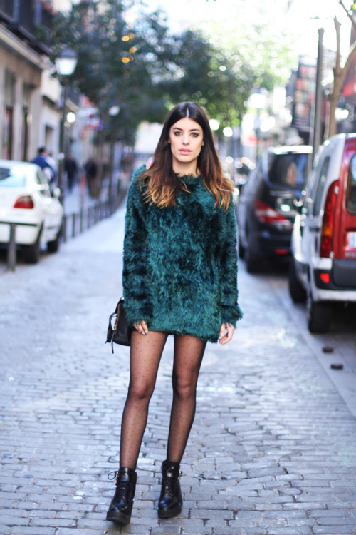 calzedoniatrendspotting: Spanish blogger Dulceida wearing Calzedonia polka dots tights for a very fe