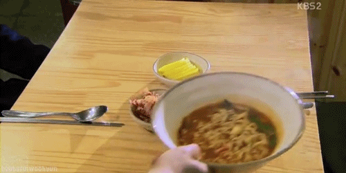 sanhwaluv:  Heung Soo and Nam Soon eating ramyun together ♥ 