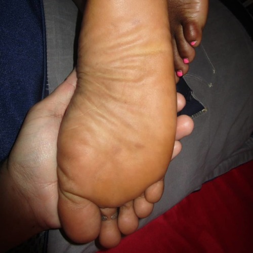 Another one from the archive: a nice shot with @damnchocolate29 as I hold her sole. Enjoy the view&h
