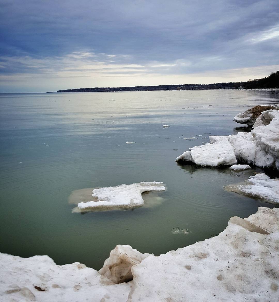 In the Huron language, Ontarío means “Lake of Shining Waters”. Lake Ontario&rsquo;s