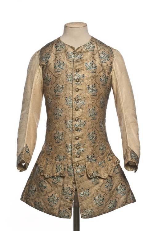 fashionsfromhistory:Waistcoat1740-1750Les Arts Décoratifs