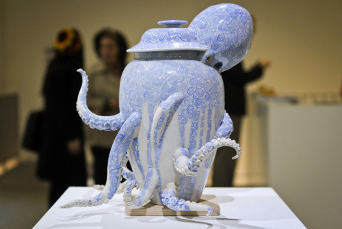 copperbadge:bioloyg:itscolossal:Octopi Embedded in Ceramic Vessels by Keiko Masumoto@waldosakimboCep