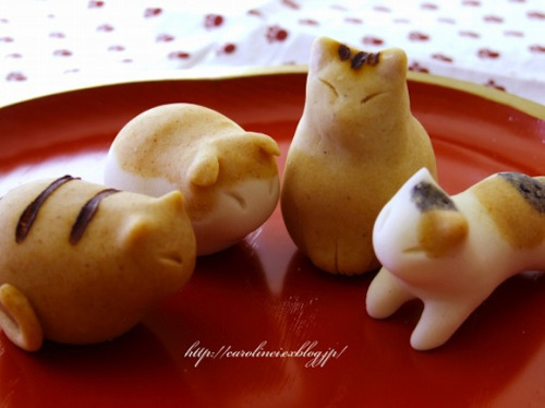 archiemcphee:  Kawaii! These little kitties aren’t just unbelievably cute, they’re also edible. They’re made by a Japanese mom named Caroline for Neko no Hi or Cat Day, which takes place each year on February 22nd. Cat-shaped treats seem like a