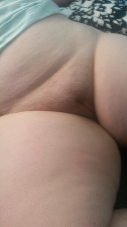 cowboyscouple04:  Yay new pics of the wife.