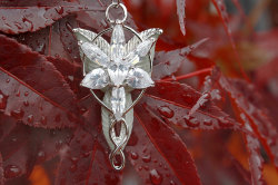 Wickedclothes:  Glow In The Dark Lotr Arwen Evenstar Necklace A Gift Bestowed Upon