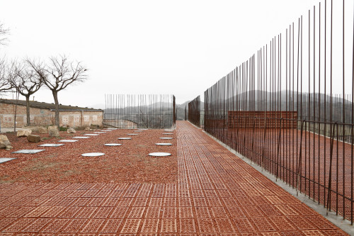  Espai transmissor del túmulo / dolmen megalític de Seró/ Toni Girones / Seró, 2012