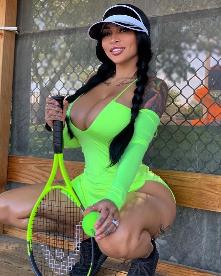 kimuratetsuya:  brittanya razavi  Too damn fine 💯 🌹🌹 🌹🌹 🌹🌹 🌹🌹