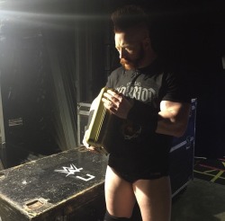 omgsheamus:  Look… At…Those…Thighs 😍👅