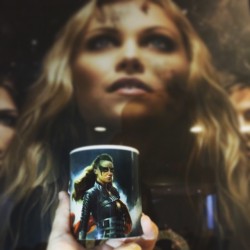 DAY TWENTY-TWO. @drlawyercop&rsquo;s amazing new mug, and one of our amazing new posters. #the100