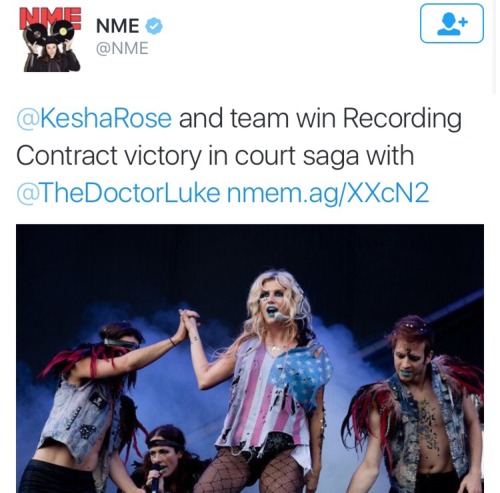 piratequeennina: espikvlt: snatchingyofav: KESHA WON THE CASE OH MY GOD. YES, BABY, YES. I AM SO HAP