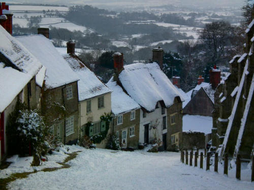 pagewoman: Gold Hill, Shaftesbury, Dorset, England via Rob Little